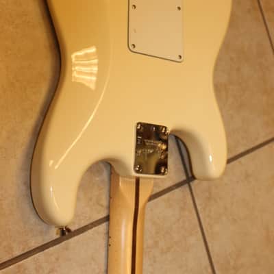 Fender Stratocaster 2006-2007 Cream Colored Made in USA Electric Guitar image 7