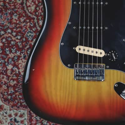 Fender Stratocaster Hardtail with 3-Bolt Neck, Maple Fretboard 1977 - Sunburst image 11
