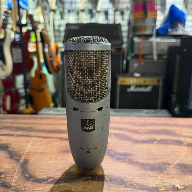 AKG Perception 220