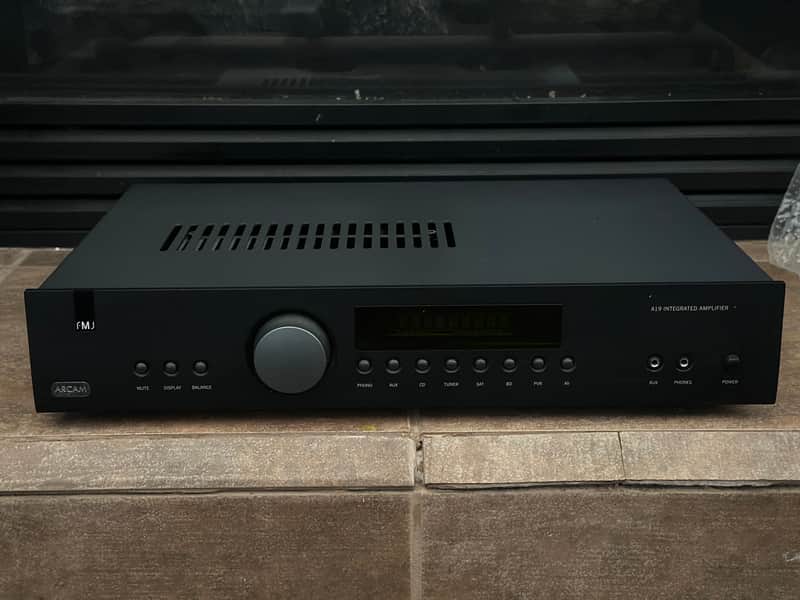 Arcam FMJ A19 Intergreted amplifier FMJ A19 2012 - Dark gray image 1