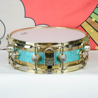 Used 90s DW Edge 5 x 14" Turquoise sparkle Snare, Brass/maple image 3