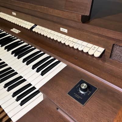 Allen Organ with 32-Note Concave Pedalboard, Allen Speaker, & Bench! image 8