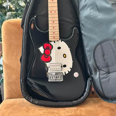 Squier Hello Kitty Stratocaster 2025 - Black image 1