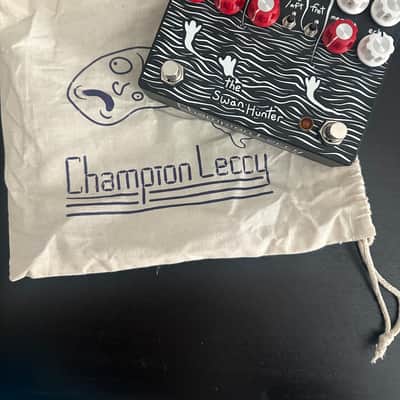 Champion Leccy Swan Hunter - Black and Red image 2