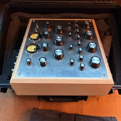 Condesa Carmen V incl. FX return, mic/line input, & carry case image 4