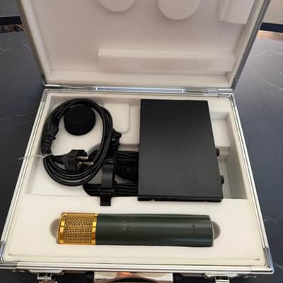 AKG C12 VR 1998 - Gold and green image 11