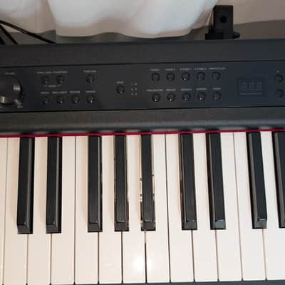 Korg D1 88-key digital stage piano in excellent condition (original box included). image 4