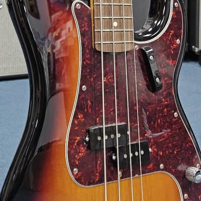 Fender Vintera II 60s Precision Bass - Mint image 3