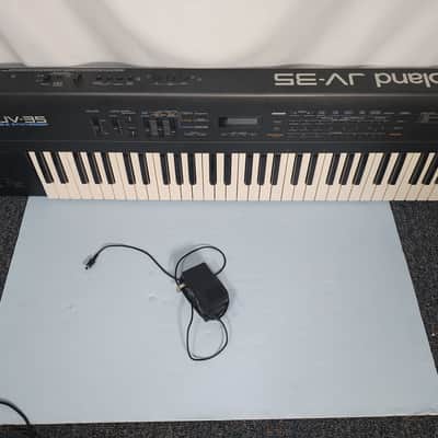 Roland JV-35 Expandable Synthesizer - Black image 1