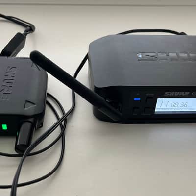 Shure Wireless Microphone System - GLXD4 receiver, GLXD1 bodypack, PGA31 Headset all on Z2 Band image 3