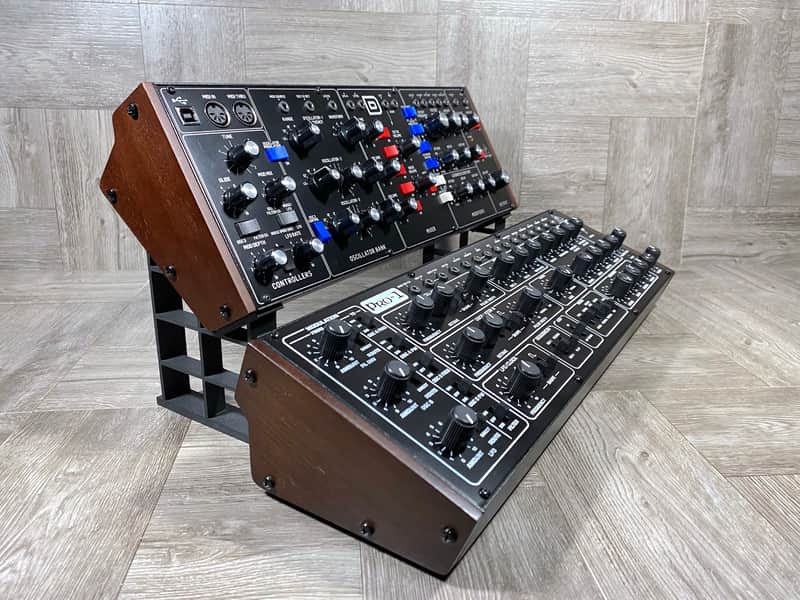 Basic Stand for Behringer Model D / PRO 1 / PRO 800 / Neutron | Reverb