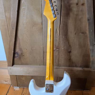 Fender Eric Johnson Stratocaster with Maple Fretboard 2022- White Blonde image 4
