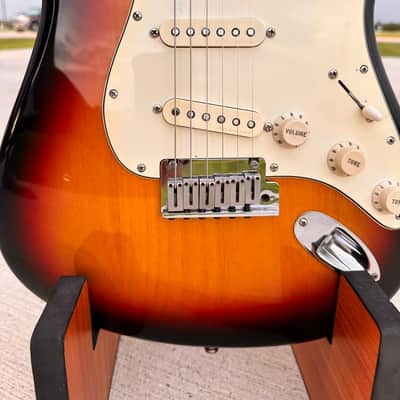Fender American Deluxe Stratocaster Alder with Rosewood Fretboard 2005 3-Color  Sunburst image 13