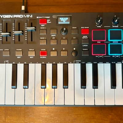 M-Audio Oxygen Pro Mini 32-Key MIDI Keyboard Controller 2020 - Present - Black