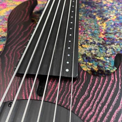 Maruszczyk Frog 6a Fretless custom - Black red veins image 6
