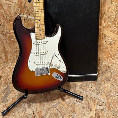Pre Owned Fender 2013 American Deluxe Strat Plus - Mystic 3-Colour Sunburst, Maple Inc. Case image 5
