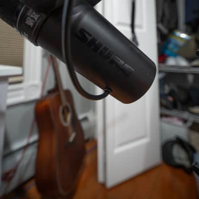 Shure SM7dB Cardioid Dynamic Microphone with Built-In Preamp 2023 - Present - Black image 3