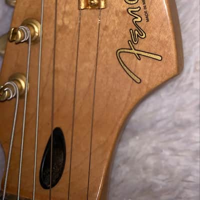 2000 Fender Deluxe player Stratocaster with Maple Fretboard electric guitar image 4