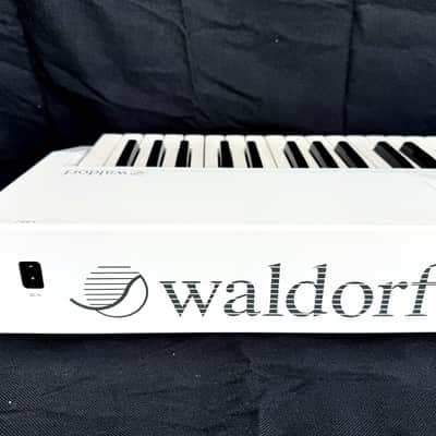 Waldorf Blofeld 49-Key Synthesizer (Classic White) – Mint w/ Box, Manual, PSU, Gator GKB-49 Bag & Pre-Installed Banks image 6