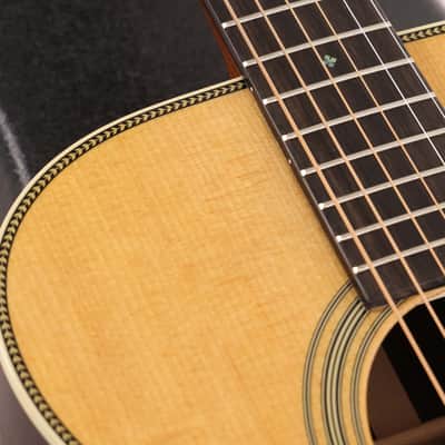 Martin 00-28 Acoustic Guitar Natural image 8