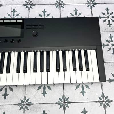 Native Instruments Komplete Kontrol S61 Mk2 • DAMAGED image 9