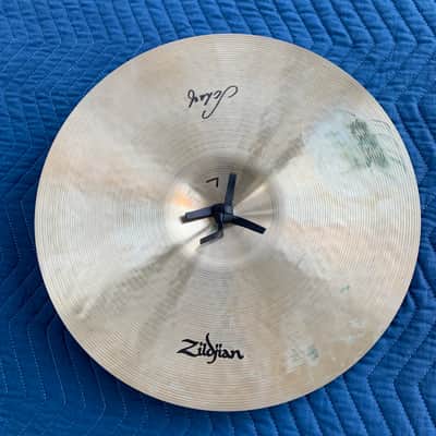 Zildjian 17" Classic Orchestral Selection Medium Light Pair Brilliant image 4