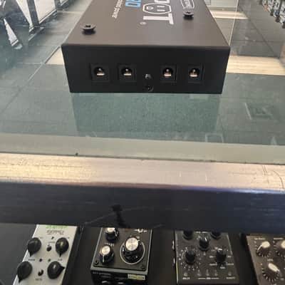 Truetone 1 SPOT PRO CS6 6-output low-profile isolated guitar pedal power supply image 6