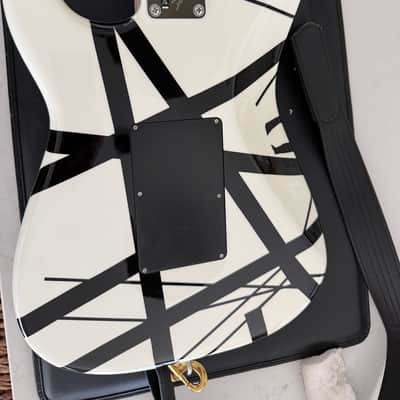 EVH Striped Series 2024 Black/White image 3