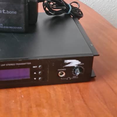 The T.bone the t.bone IEM100T + IEM100R In-Ear Monitor Set Stereo UHF 863-865MHz Rack image 3
