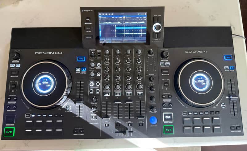 Denon SC LIVE 4 Standalone 4-Deck DJ System 2022 - Present - Black image 1