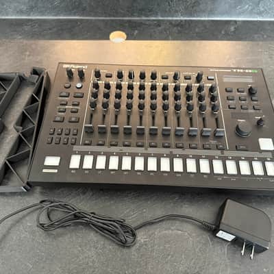 Roland TR-8S AIRA Rhythm Performer with Sample Playback 2018 - Present - Black image 2