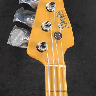 Fender Vintera III Late '60s Precision Bass Lake Placid Blue Maple Fingerboard image 5