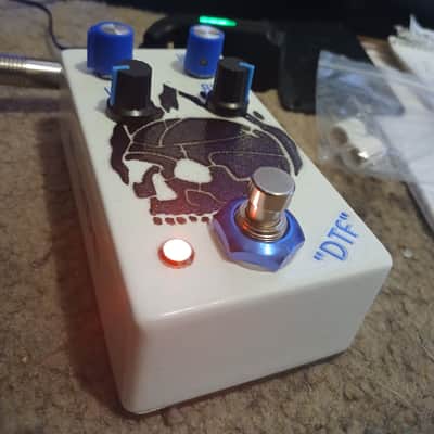 PigStompPedals "DTF clone" PedalPCB - B-Side Fuzz - Burning Skull image 6