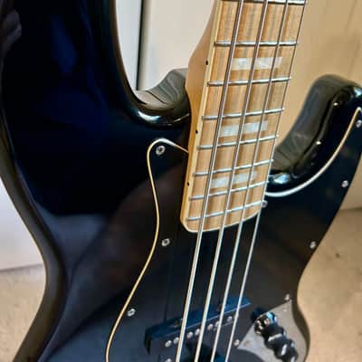 Squier Vintage Modified '77 Jazz Bass 2011 - 2018 Black image 4