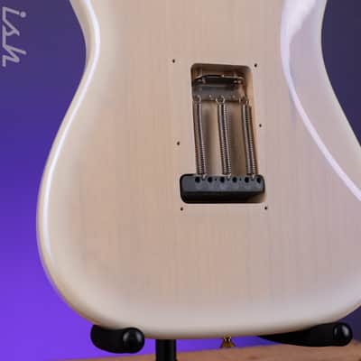 2004 Fender '57 Reissue Stratocaster ST80-SPL White Burst image 15