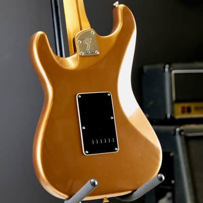 Fender Bruno Mars Stratocaster Maple Fingerboard Mars Mocha image 9