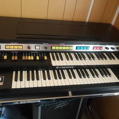 Hammond B200 Organ image 3
