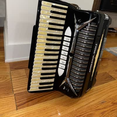 Guerrini Piano Accordion, Golden Era Custom Made (Concerto Model), Full Size, 41/120 , 3/5 Set of Reeds, A443 Hz Musette, 7 Treble 3 Bass Switches + Palm Master Switch, Built-In Microphone Pickup – Made in Italy image 6