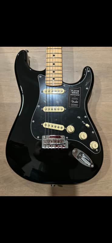 Fender Player Stratocaster with Maple Fretboard 2018 - 2024 - Black image 1