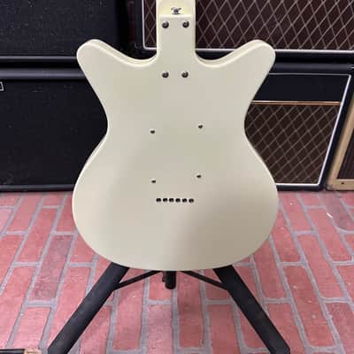 Danelectro Vintage 12-String Vintage White image 3