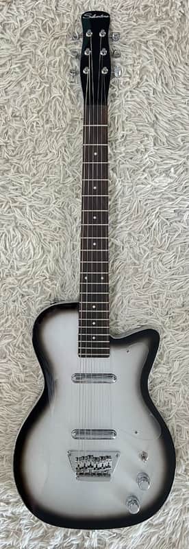 Silvertone 1303 Classic Solid Body Single Cut Electric Guitar, Silverburst -Bstk