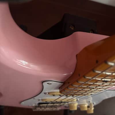 Squier Classic Vibe '50s Stratocaster HT 2025 With HSS V-MOD II Loaded Pickguard Pickups Present - Shell Pink image 12