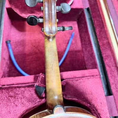 Antique Jacobus Stainer-Style Full-Size Violin – 1635 Label, Bow & Case Antique Jacobus Stainer-Style Full-Size Violin – 1635 Label, Bow & Case Unknown  - warm amber-brown finish, attractive figured maple back and sides image 4