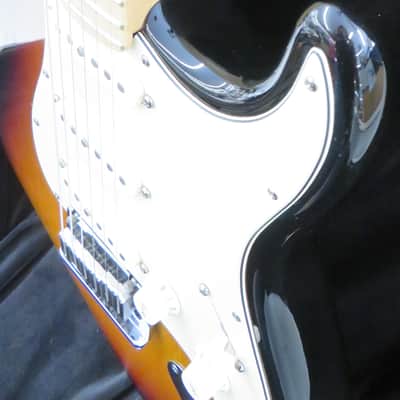 Fender American Deluxe Stratocaster with Maple Fretboard 2011 - 2015 - 3-Color Sunburst image 2