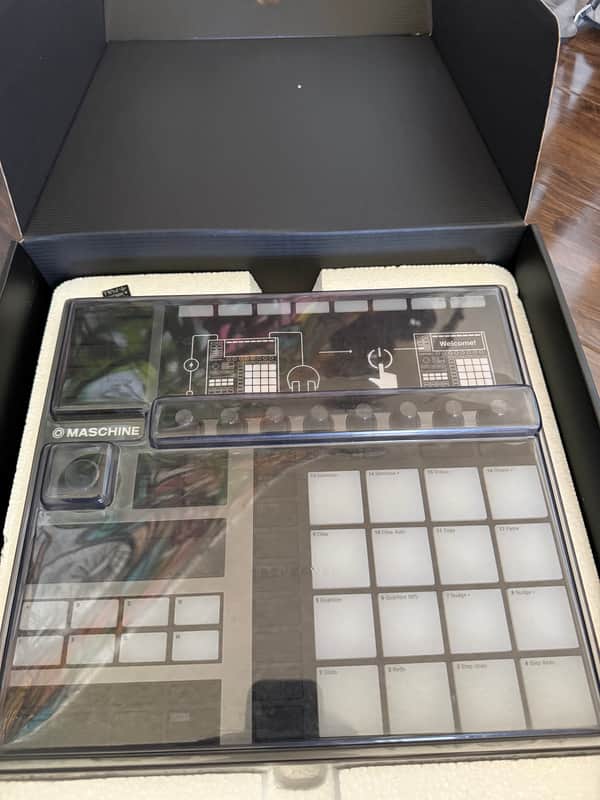 Native Instruments Maschine Plus with decksaver cover & original box image 1