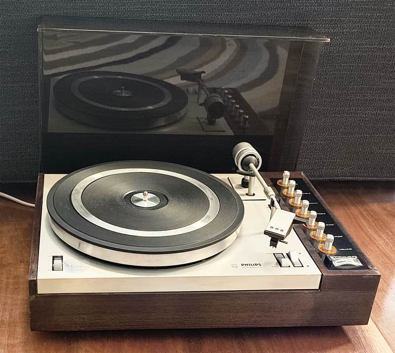 Vintage Philips 22 GF-808 Stereo Record Player + new Pyle PSMSP6WH Speakers image 1