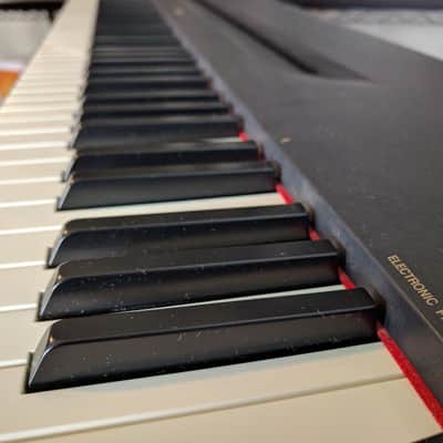 Yamaha P-60 digital piano image 8