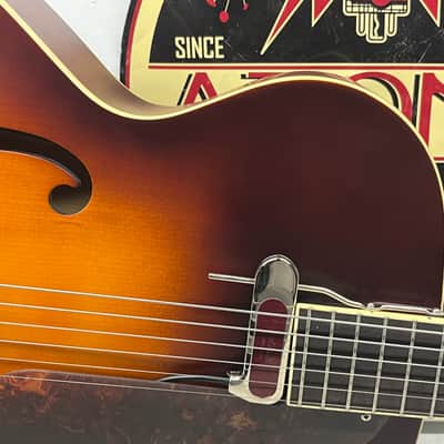 Gretsch G9555 New Yorker Archtop Hollow Body Electric Guitar image 3