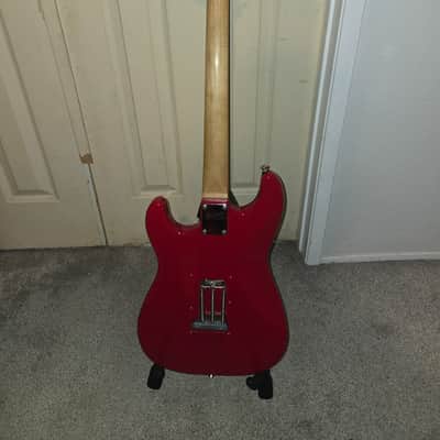 Fender Squier Stratocaster 2021 - Gloss Red image 2