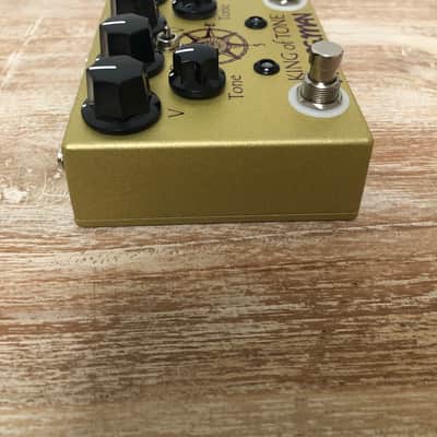 Analogman King of Tone V4 - GOLD - with Both Side High Gain, Four Jack, Buffer and Mode Toggle Options image 8
